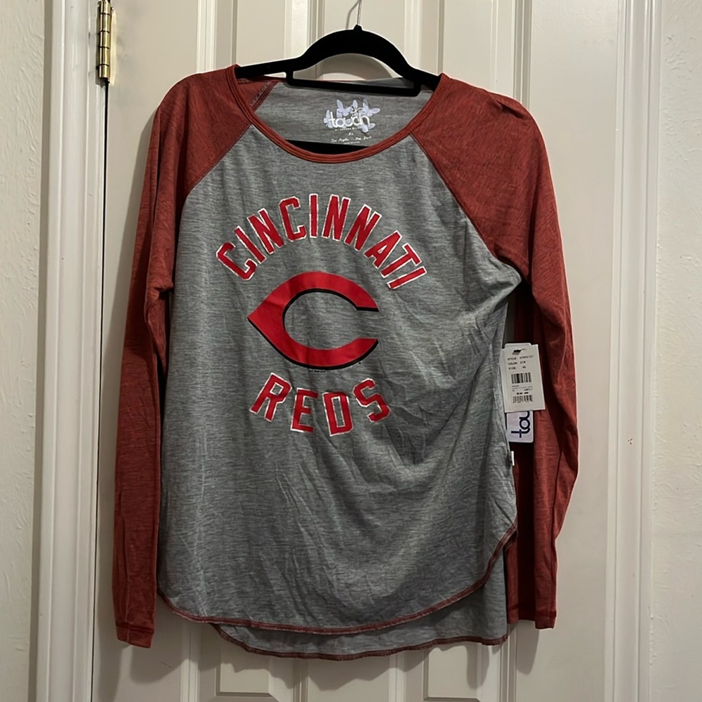 NWT Ladies XL Cincinnati Reds tshirt